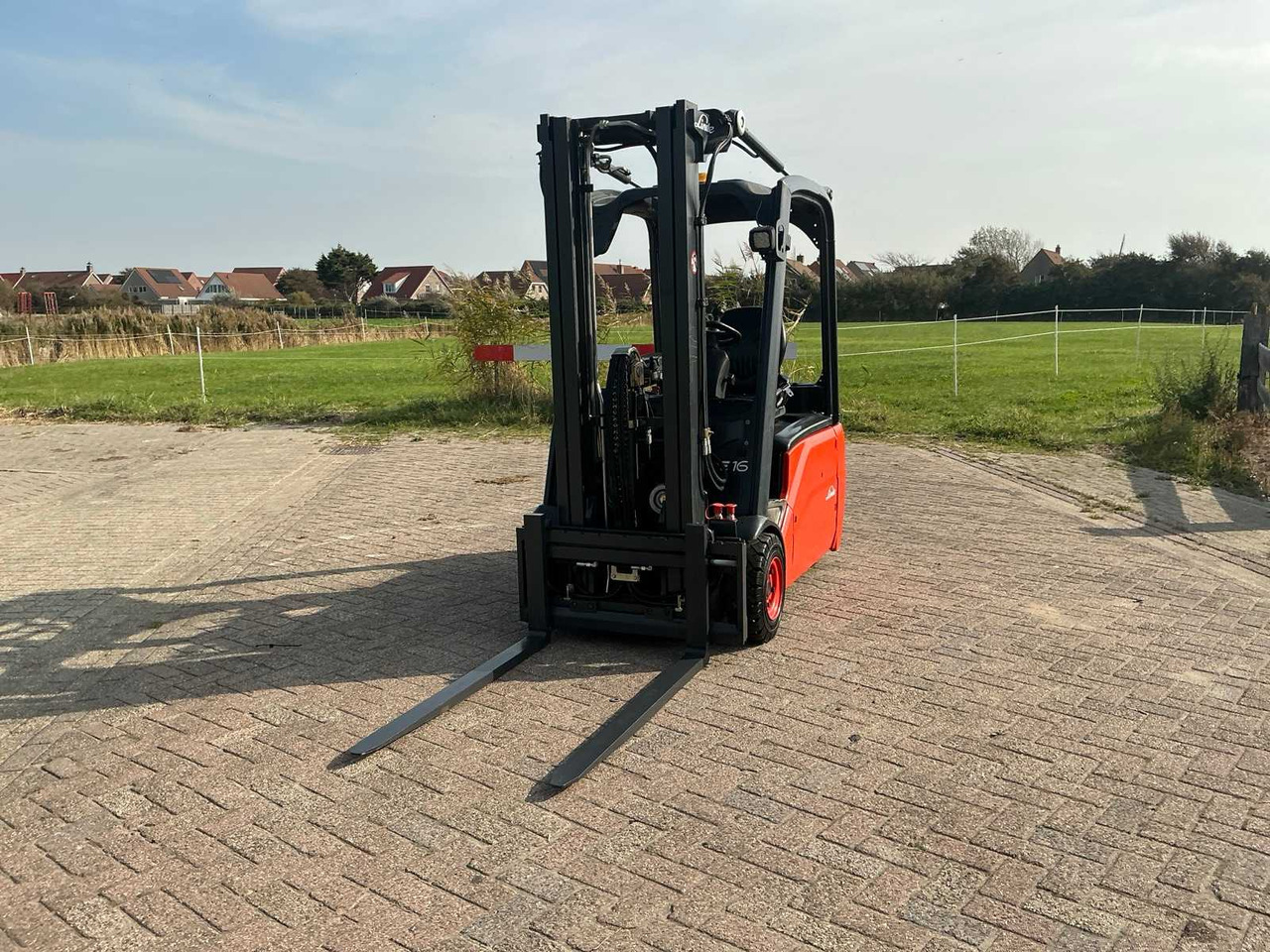 2011 LINDE E16L-01 FORKLIFT - Вилочный погрузчик: фото 2 2011 LINDE E16L-01 FORKLIFT - Вилочный погрузчик: фото 2