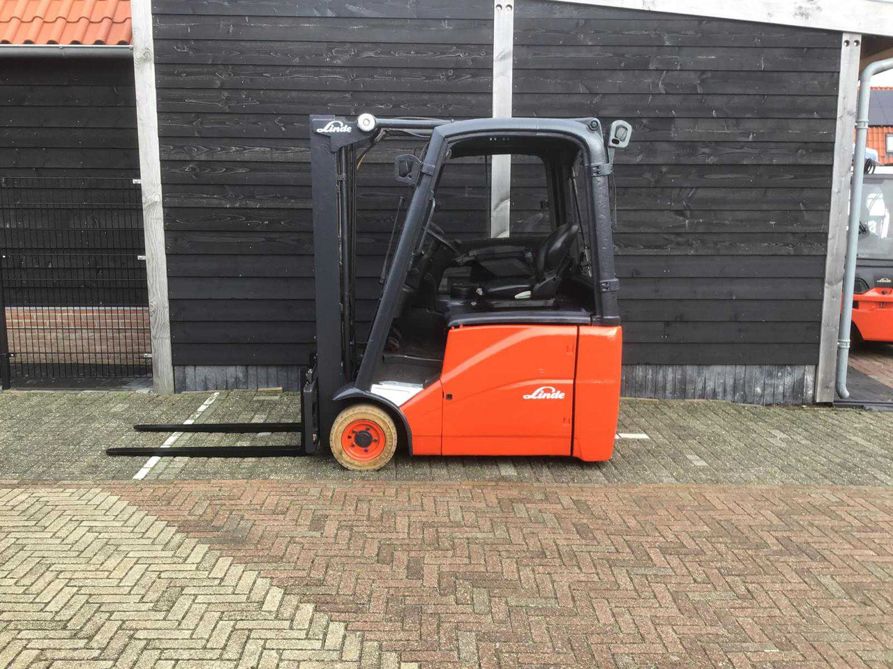 2014 LINDE E16H-01 FORKLIFT - Вилочный погрузчик: фото 1 2014 LINDE E16H-01 FORKLIFT - Вилочный погрузчик: фото 1