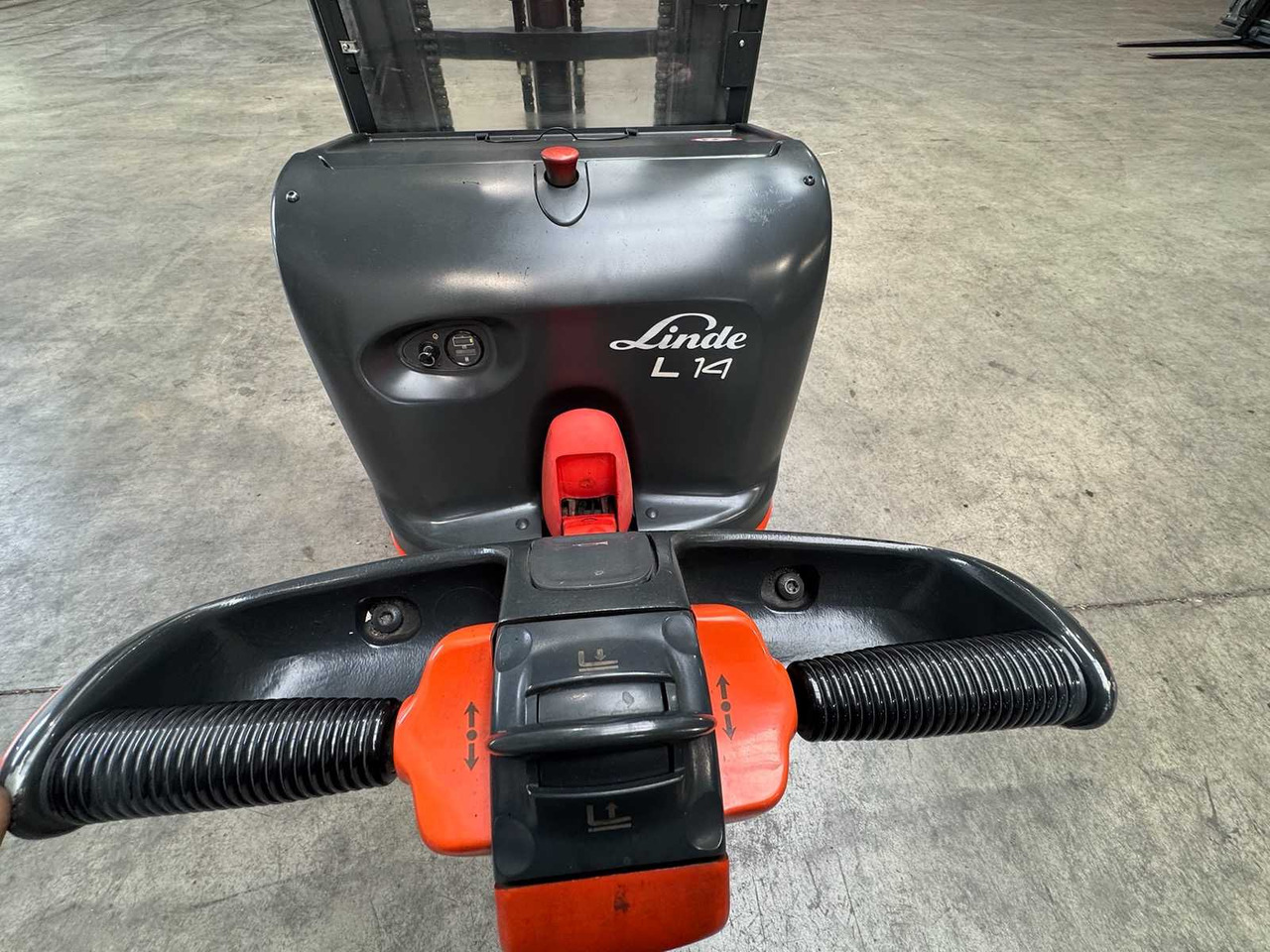 Вилочный погрузчик 2014 SERVICE +UVV 09/2026 LINDE L14 1.400KG TRIPLEX 470CM PALLET TRUCK ANT 1.982 HOURS: фото 10