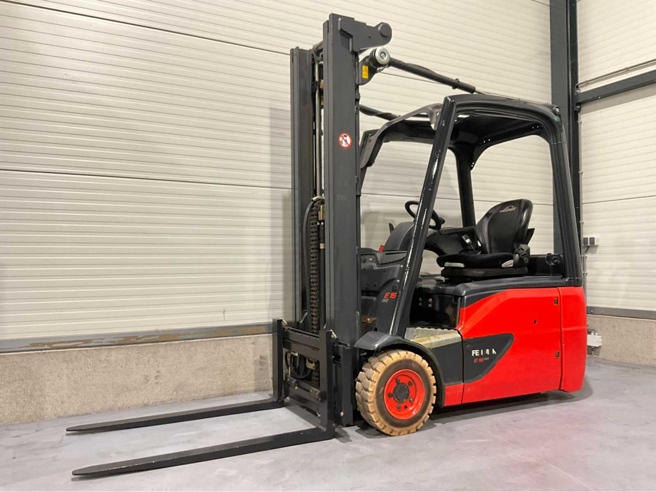 2015 LINDE E16-02 1600KG 3915HOUR FORKLIFT - Вилочный погрузчик: фото 1 2015 LINDE E16-02 1600KG 3915HOUR FORKLIFT - Вилочный погрузчик: фото 1