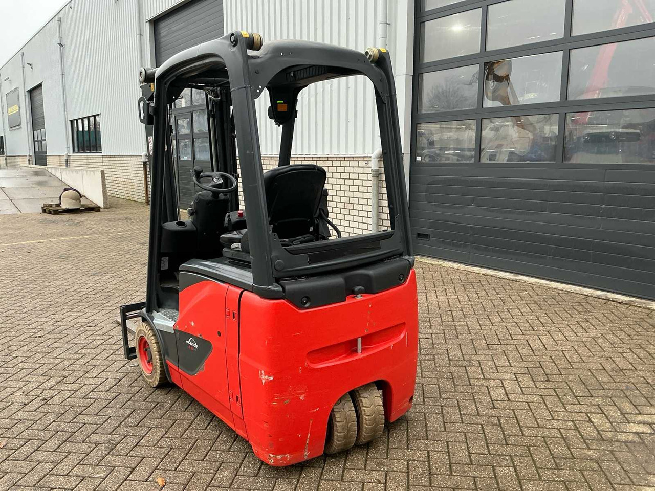 2015 LINDE E16H-02 EVO FORKLIFT - Вилочный погрузчик: фото 5 2015 LINDE E16H-02 EVO FORKLIFT - Вилочный погрузчик: фото 5