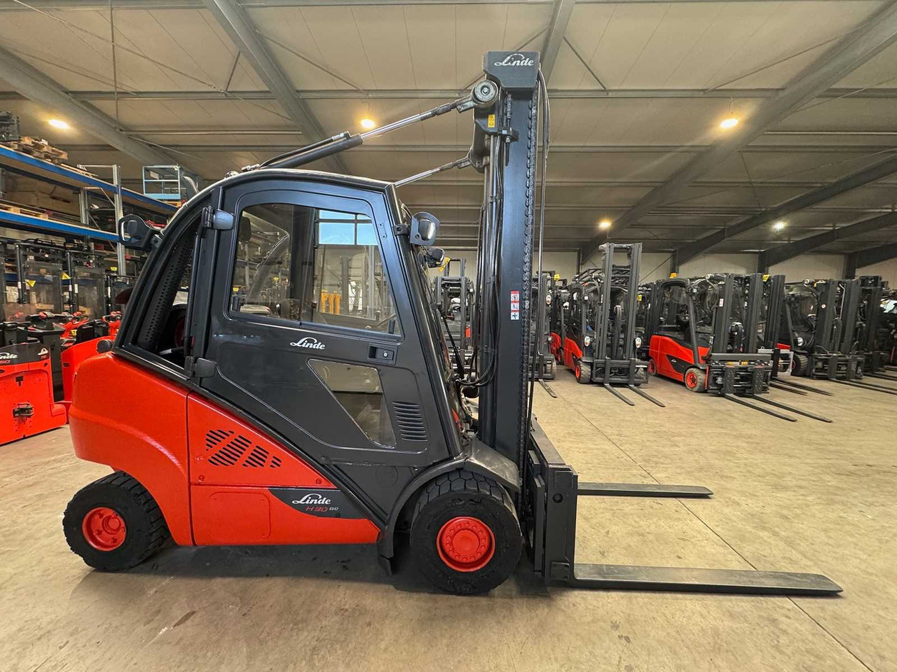 2016 LINDE H30T 3.000KG 3.+4TH VALVE FORK ADJUSTER GAS FORKLIFT FORKLIFT - Вилочный погрузчик: фото 5 2016 LINDE H30T 3.000KG 3.+4TH VALVE FORK ADJUSTER GAS FORKLIFT FORKLIFT - Вилочный погрузчик: фото 5