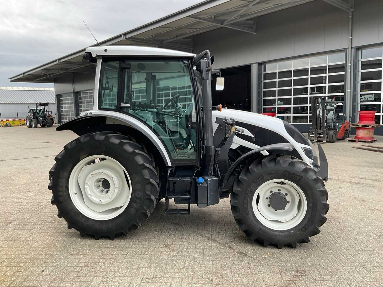 2019 VALTRA A104 HITECH ALL-WHEEL DRIVE FARM TRACTOR - Трактор: фото 5 2019 VALTRA A104 HITECH ALL-WHEEL DRIVE FARM TRACTOR - Трактор: фото 5