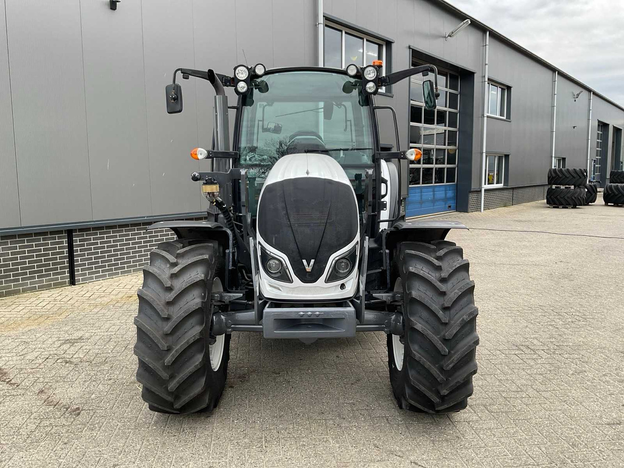 2019 VALTRA A104 HITECH ALL-WHEEL DRIVE FARM TRACTOR - Трактор: фото 3 2019 VALTRA A104 HITECH ALL-WHEEL DRIVE FARM TRACTOR - Трактор: фото 3