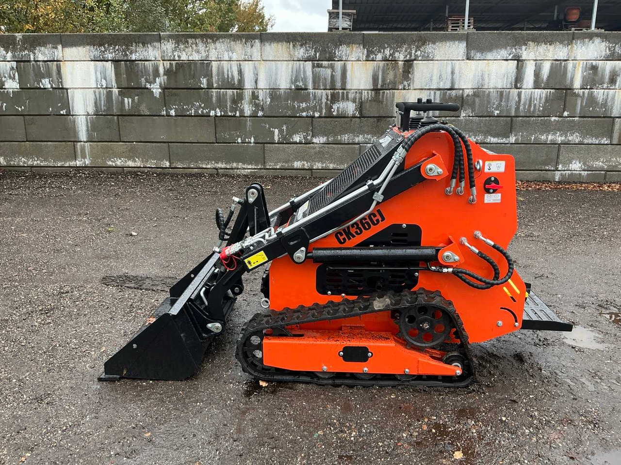 Captok 36C - Мини-погрузчик с бортовым поворотом: фото 3 Captok 36C - Мини-погрузчик с бортовым поворотом: фото 3