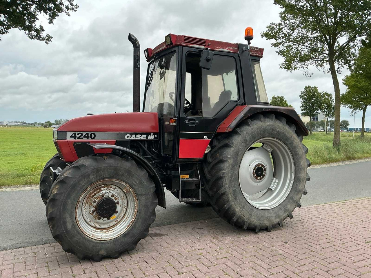 Case ih 4230 xl - Трактор: фото 2 Case ih 4230 xl - Трактор: фото 2