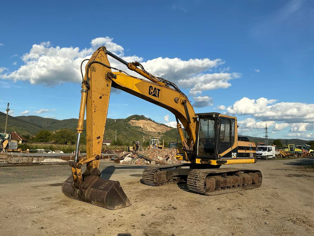 Caterpillar 320 L - Гусеничный экскаватор: фото 1 Caterpillar 320 L - Гусеничный экскаватор: фото 1