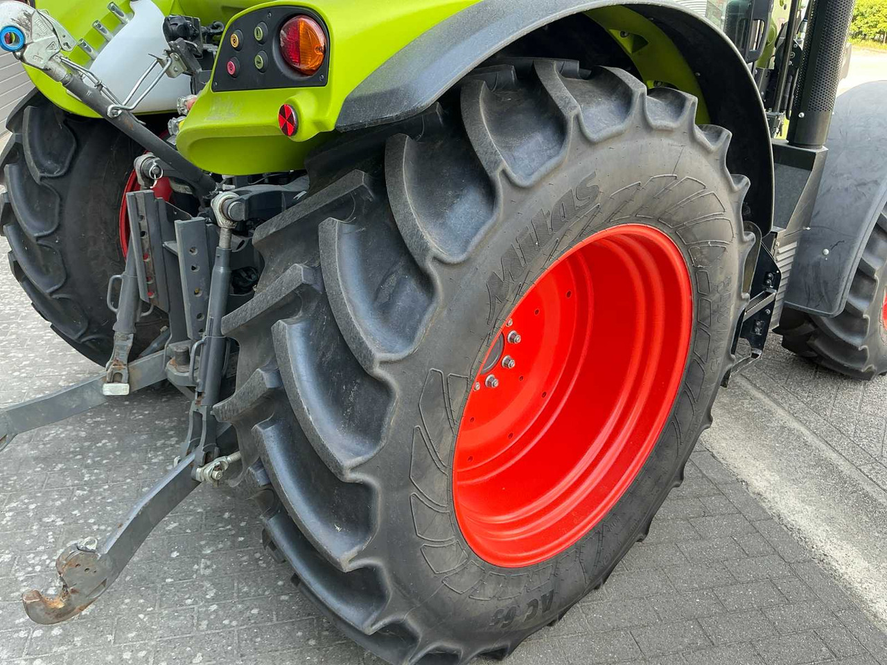 Трактор Claas 420 arion: фото 11