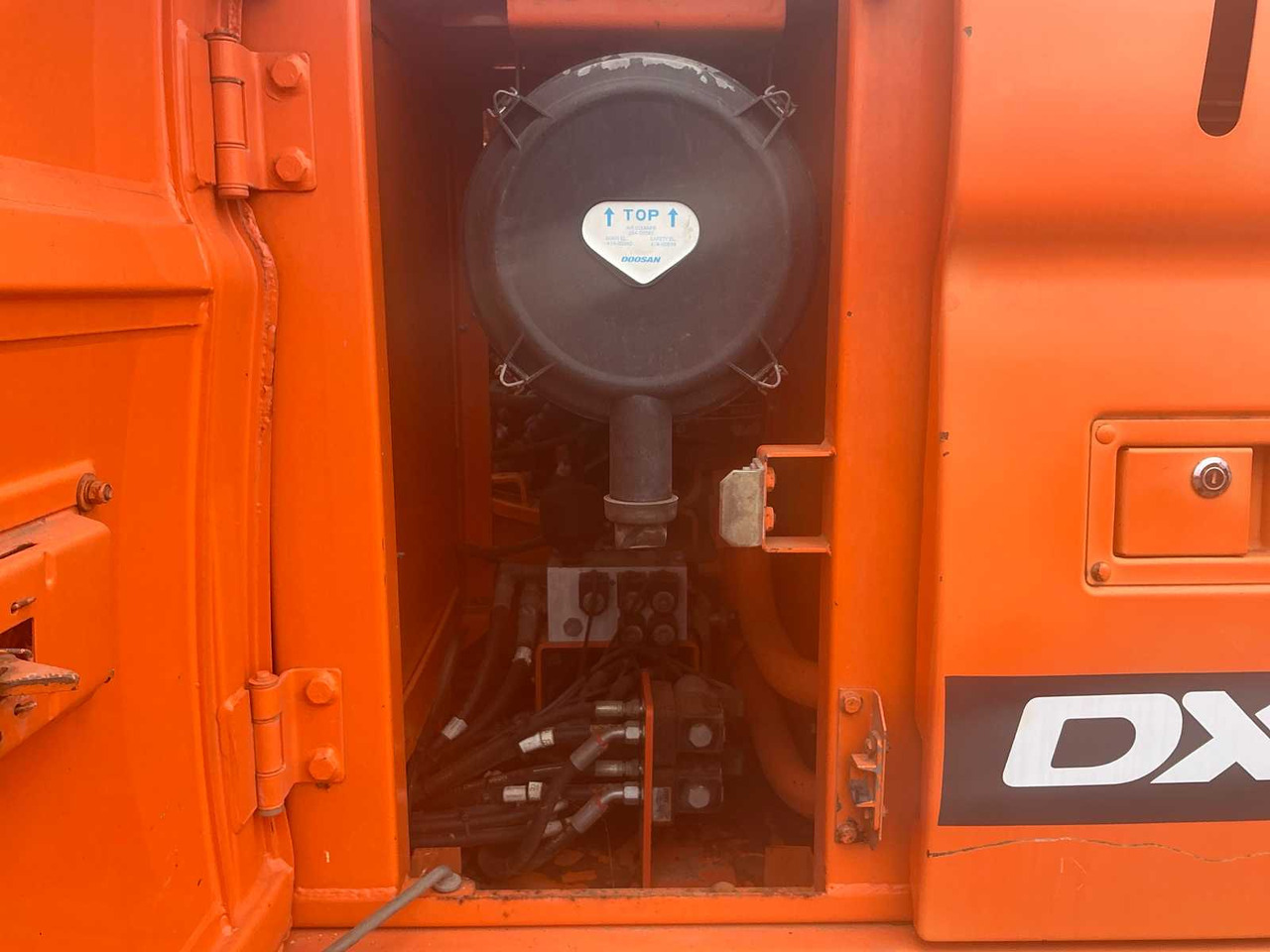 Гусеничный экскаватор Doosan DX180LC: фото 22