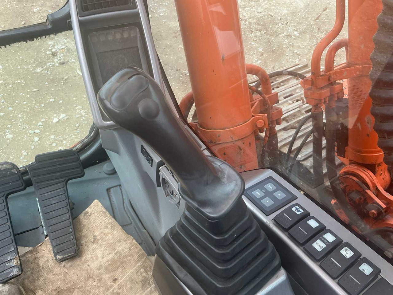 Гусеничный экскаватор Doosan DX180LC: фото 28