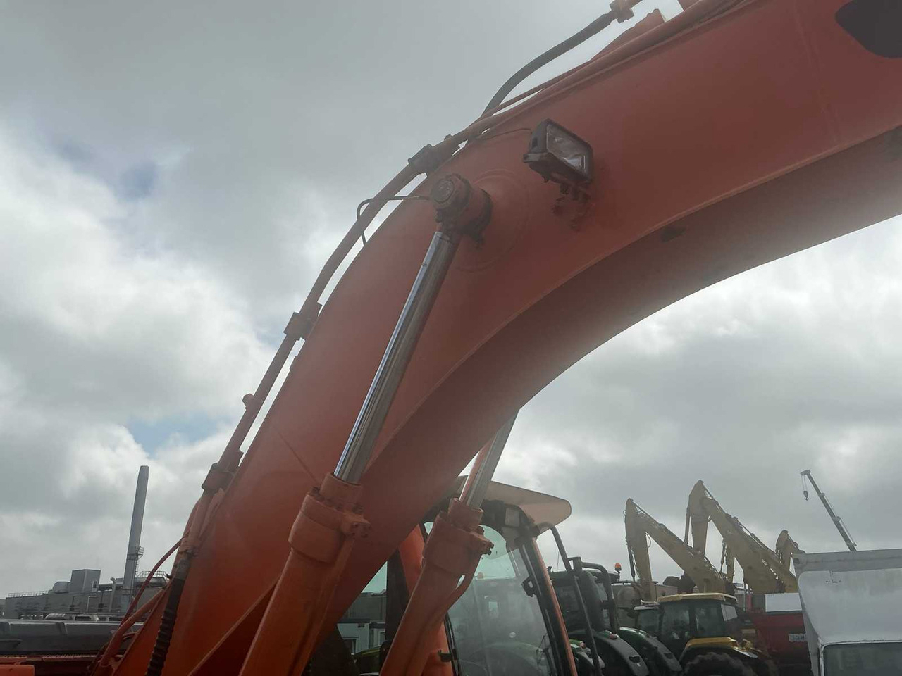 Гусеничный экскаватор Doosan DX180LC: фото 8