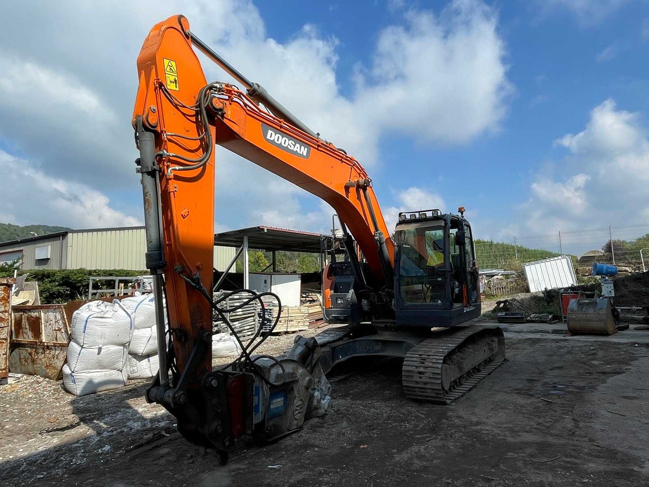 Doosan DX235LCR - Гусеничный экскаватор: фото 1 Doosan DX235LCR - Гусеничный экскаватор: фото 1