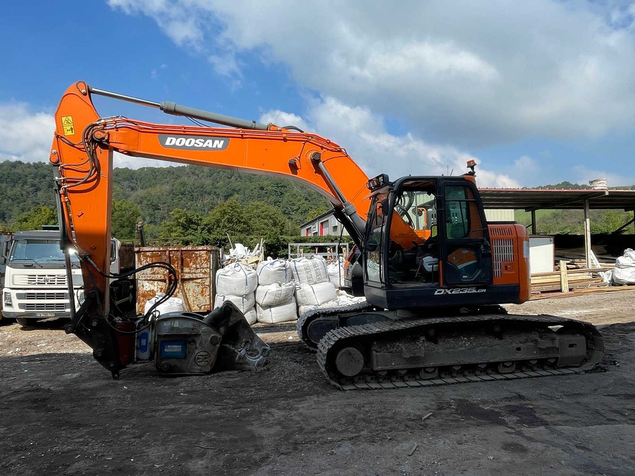 Doosan DX235LCR - Гусеничный экскаватор: фото 3 Doosan DX235LCR - Гусеничный экскаватор: фото 3
