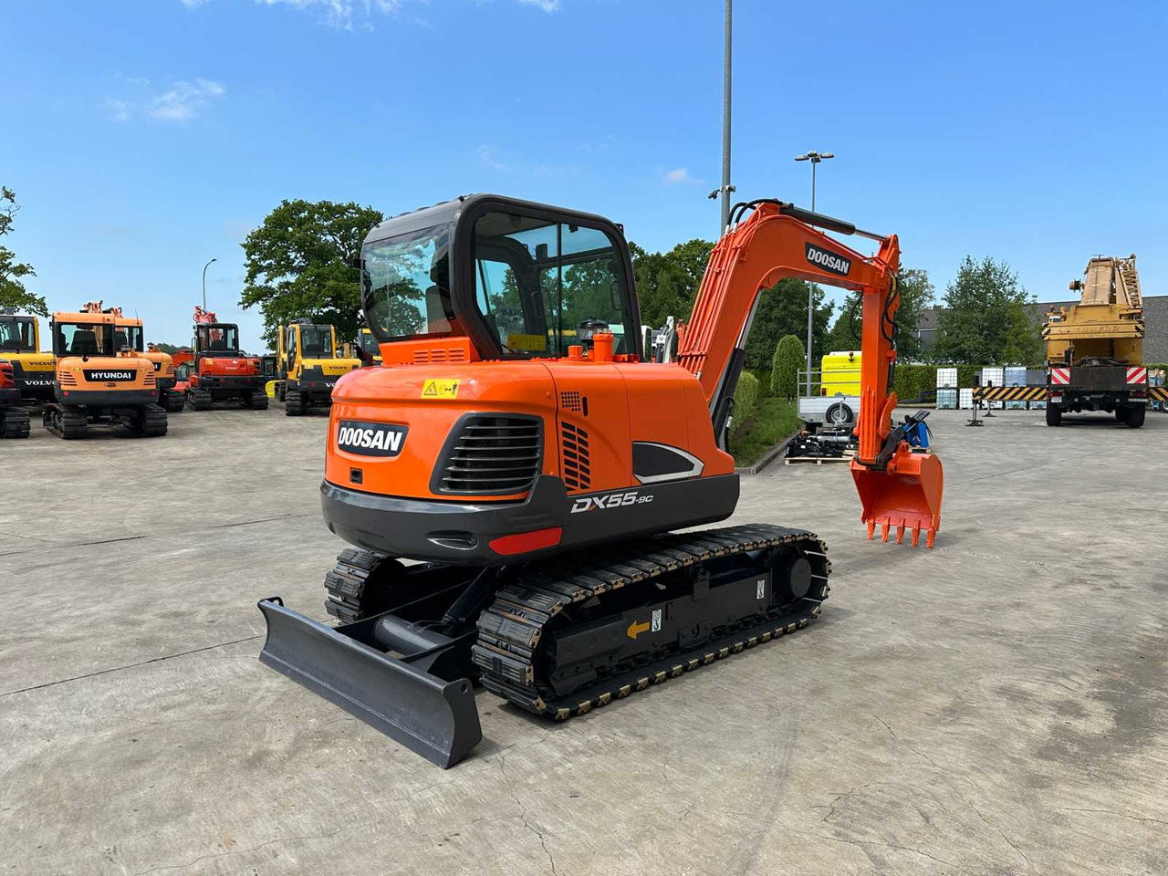 Doosan DX55-9C - Гусеничный экскаватор: фото 4 Doosan DX55-9C - Гусеничный экскаватор: фото 4