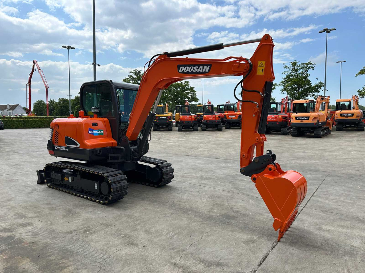 Doosan DX55-9C - Гусеничный экскаватор: фото 3 Doosan DX55-9C - Гусеничный экскаватор: фото 3