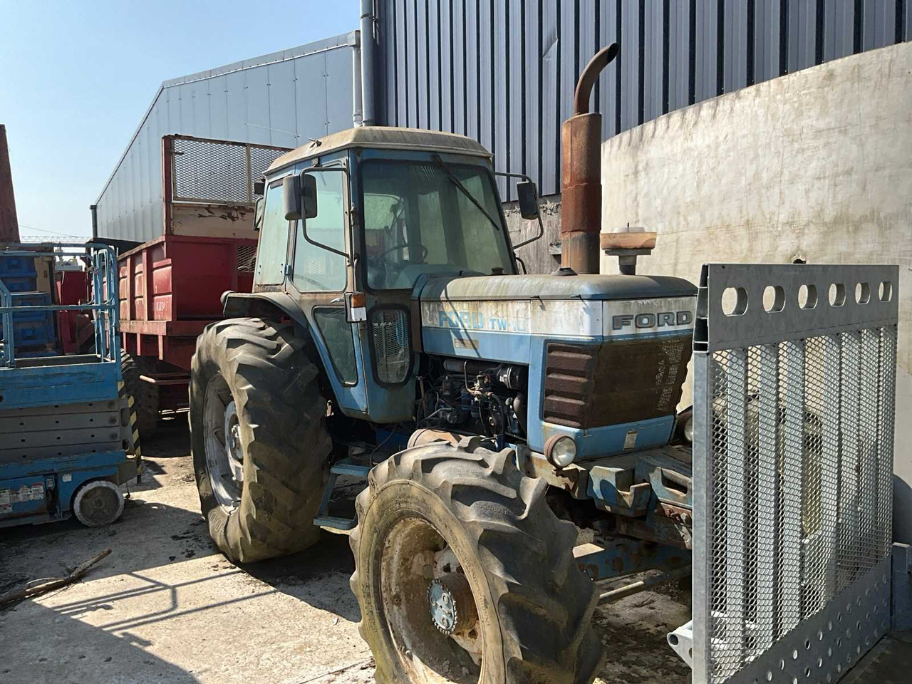 FORD TW10_2RM/4RM - Трактор: фото 1 FORD TW10_2RM/4RM - Трактор: фото 1
