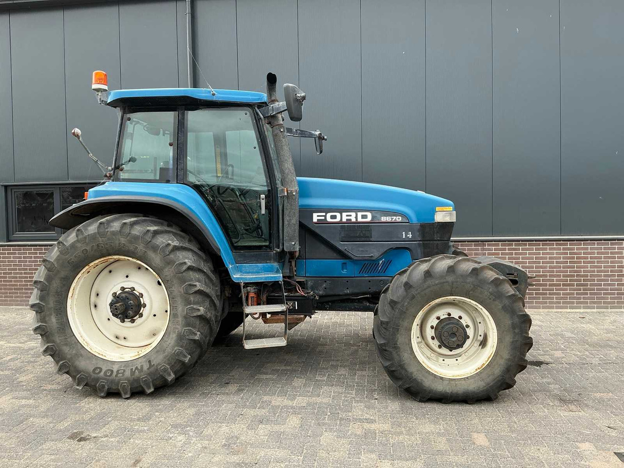 Ford 8670 - Трактор: фото 5 Ford 8670 - Трактор: фото 5