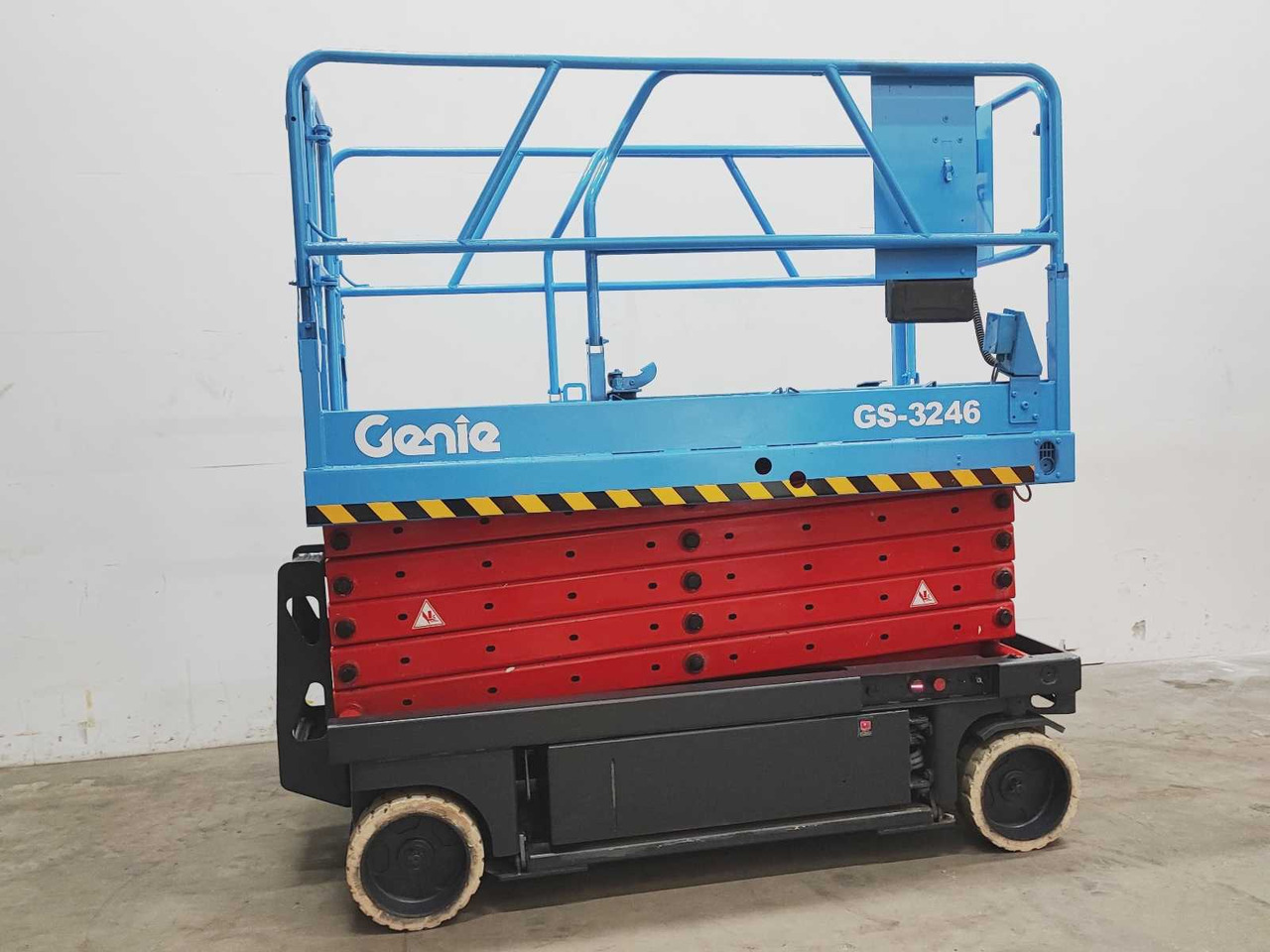 Genie GS-3246 - Подъёмник: фото 2 Genie GS-3246 - Подъёмник: фото 2