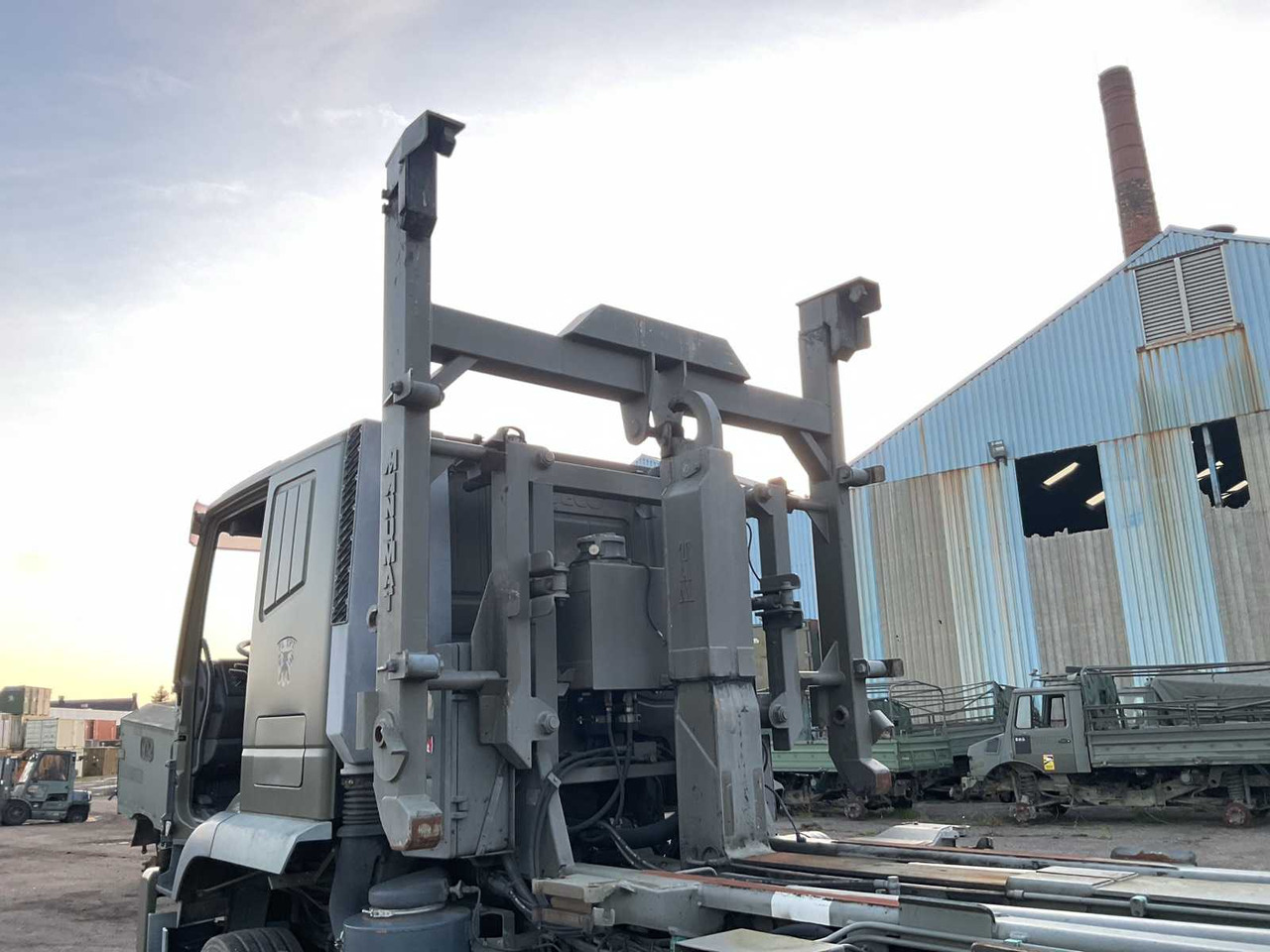 2004 IVECO EUROTRAKKER TRUCK - Грузовик: фото 5 2004 IVECO EUROTRAKKER TRUCK - Грузовик: фото 5