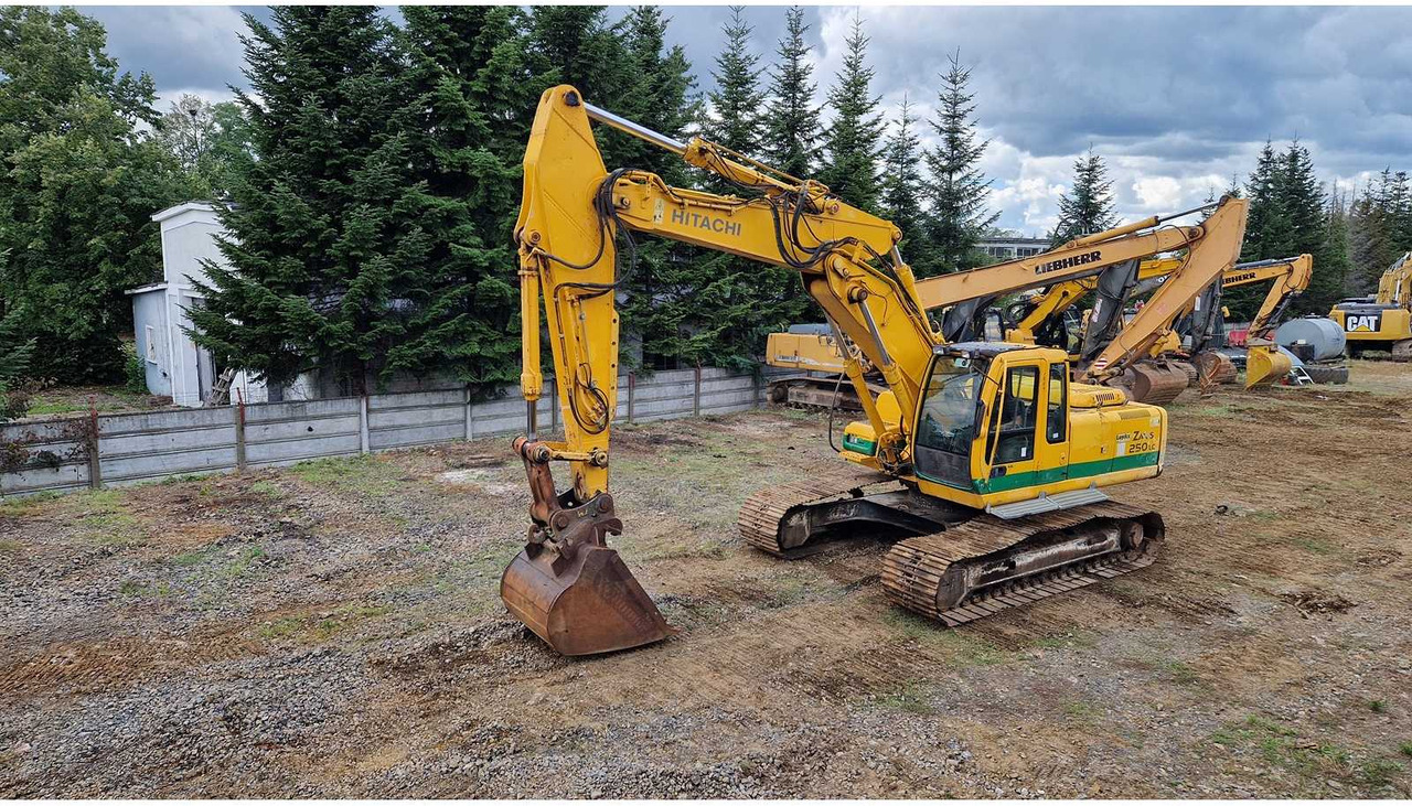 Hitachi ZX250 - Гусеничный экскаватор: фото 1 Hitachi ZX250 - Гусеничный экскаватор: фото 1