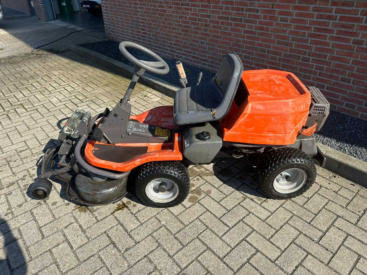 Husqvarna rider 11 - Газонокосилка: фото 3 Husqvarna rider 11 - Газонокосилка: фото 3