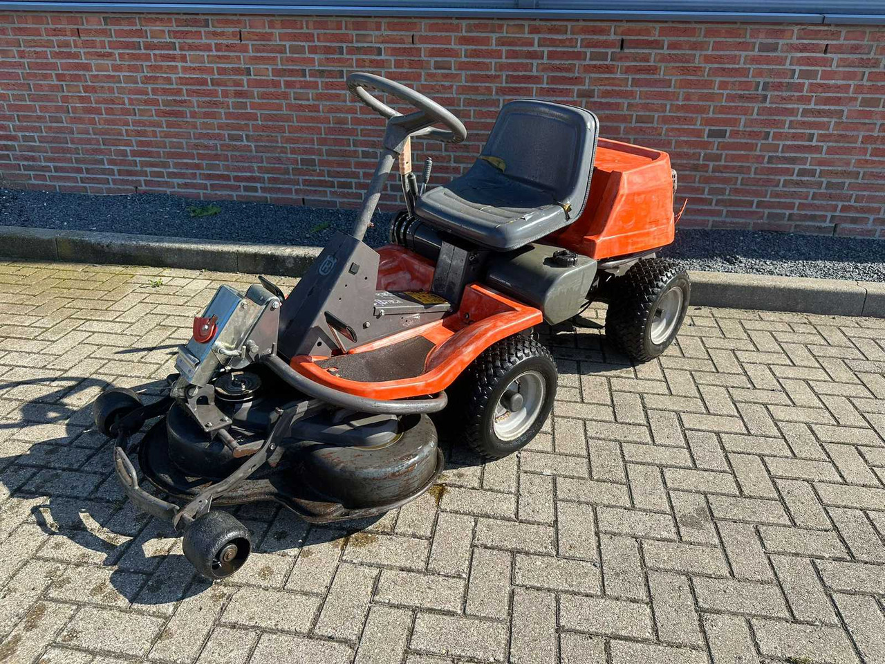 Husqvarna rider 11 - Газонокосилка: фото 1 Husqvarna rider 11 - Газонокосилка: фото 1