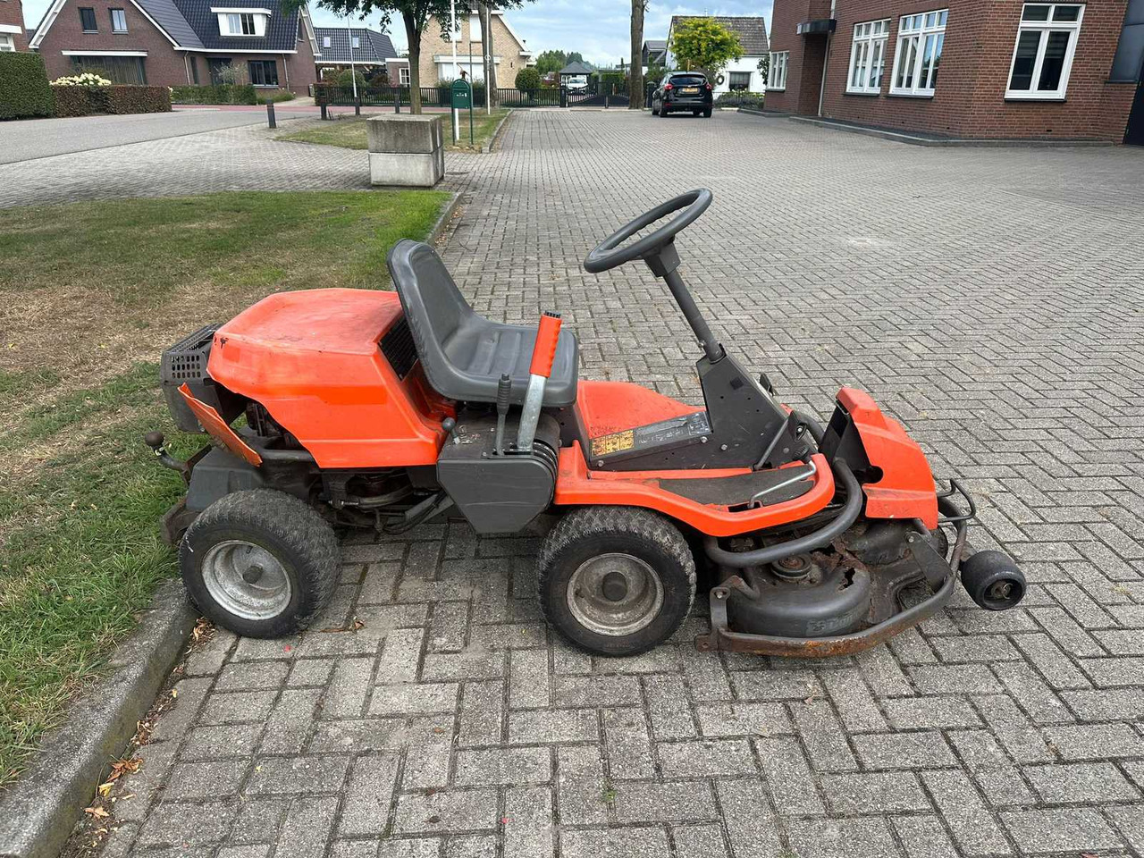 Husqvarna rider - Газонокосилка: фото 2 Husqvarna rider - Газонокосилка: фото 2