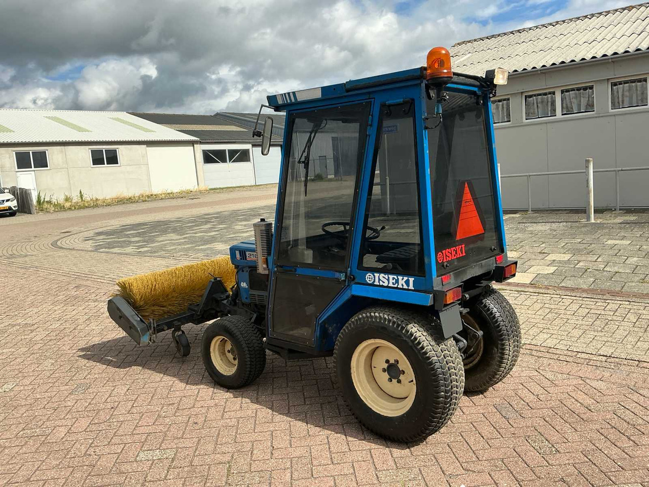 Iseki TX 2160 4WD - Минитрактор: фото 3 Iseki TX 2160 4WD - Минитрактор: фото 3