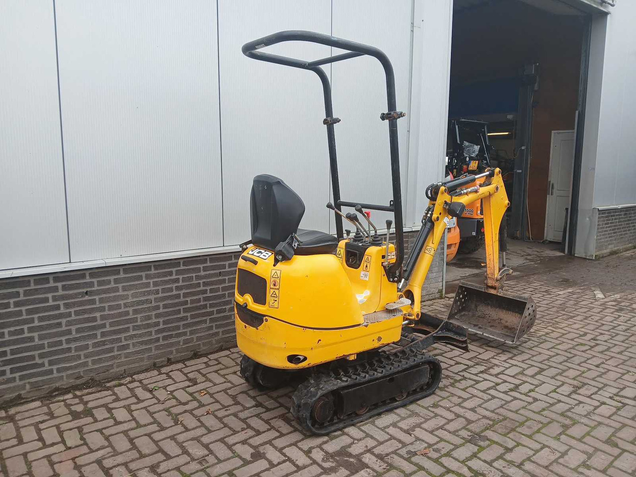 JCB 8008CTS - Мини-экскаватор: фото 2 JCB 8008CTS - Мини-экскаватор: фото 2