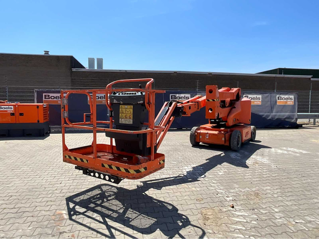 JLG E400AJPN narrow - Подъёмник: фото 3 JLG E400AJPN narrow - Подъёмник: фото 3