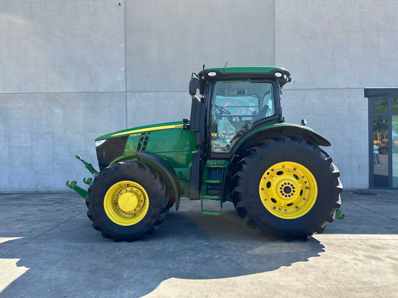 Трактор JOHN DEERE - 2013 - 7230R - ALL-WHEEL DRIVE FARM TRACTOR: фото 7 Трактор JOHN DEERE - 2013 - 7230R - ALL-WHEEL DRIVE FARM TRACTOR: фото 7