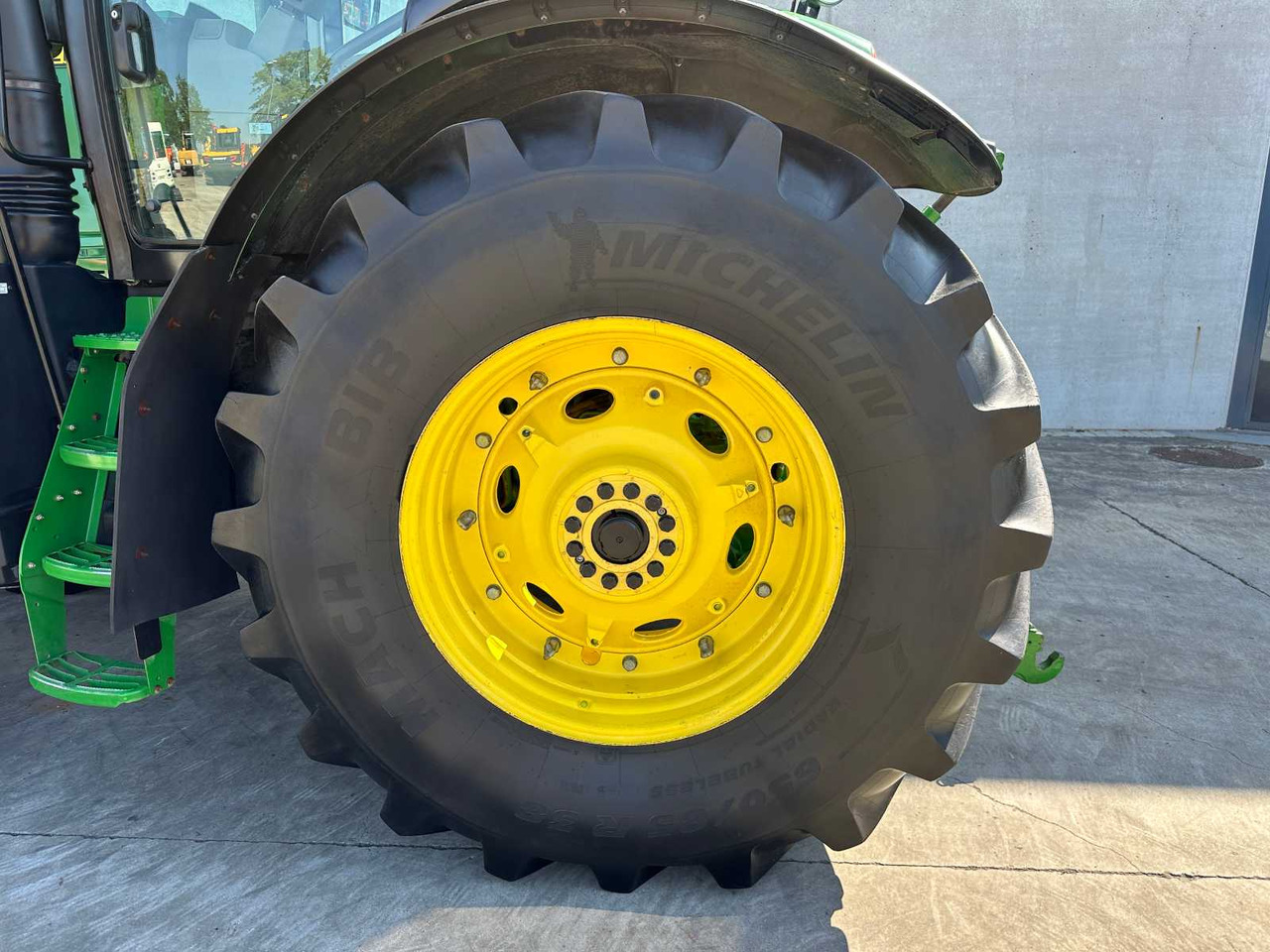 Трактор JOHN DEERE - 2013 - 7230R - ALL-WHEEL DRIVE FARM TRACTOR: фото 16 Трактор JOHN DEERE - 2013 - 7230R - ALL-WHEEL DRIVE FARM TRACTOR: фото 16