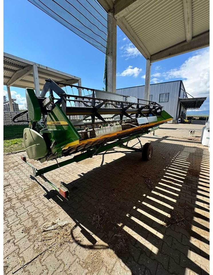 JOHN DEERE 622 - Зерноуборочный комбайн: фото 2 JOHN DEERE 622 - Зерноуборочный комбайн: фото 2