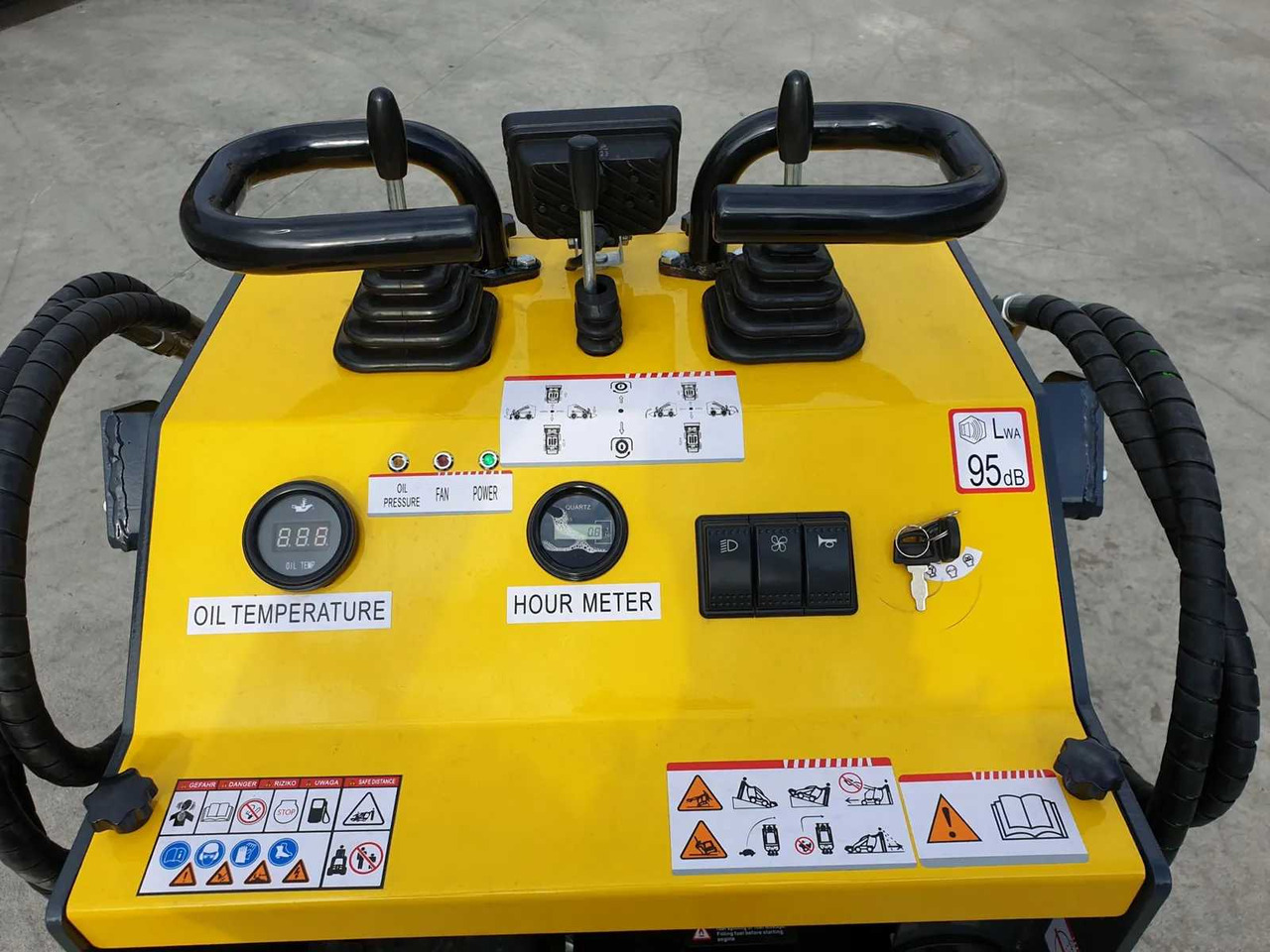 Колёсный погрузчик JPC HT360 MINI TRACK LOADER: фото 15