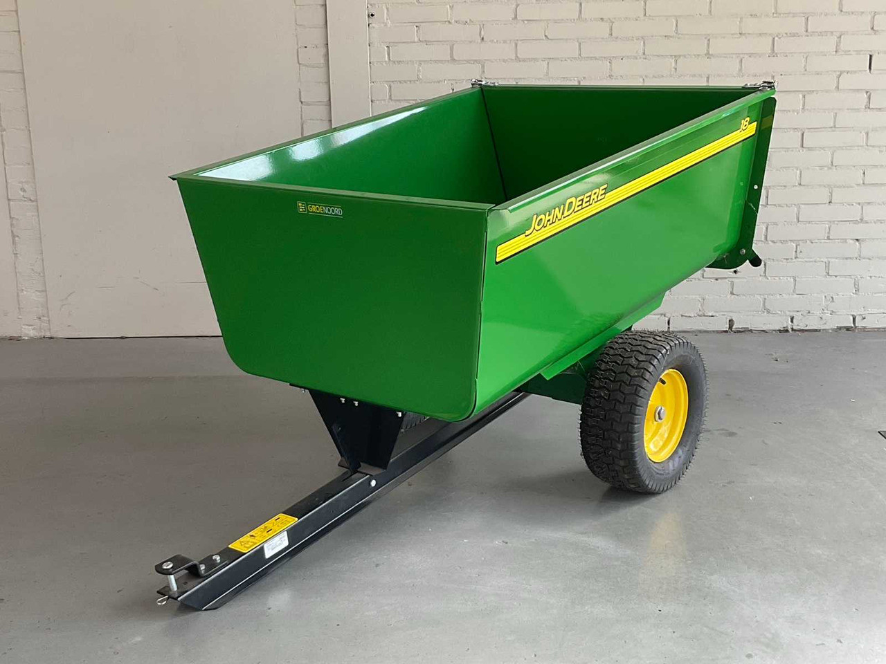 John Deere 18 - Сельскохозяйственный прицеп-самосвал: фото 1 John Deere 18 - Сельскохозяйственный прицеп-самосвал: фото 1