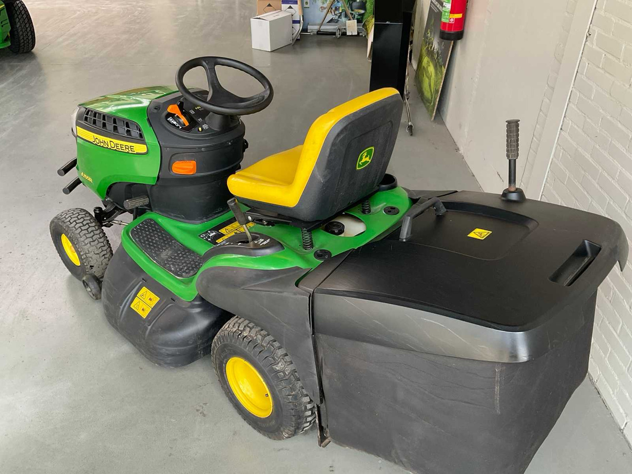 John Deere X155R - Газонокосилка: фото 5 John Deere X155R - Газонокосилка: фото 5