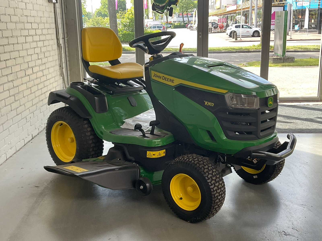 John Deere X167 - Газонокосилка: фото 3 John Deere X167 - Газонокосилка: фото 3