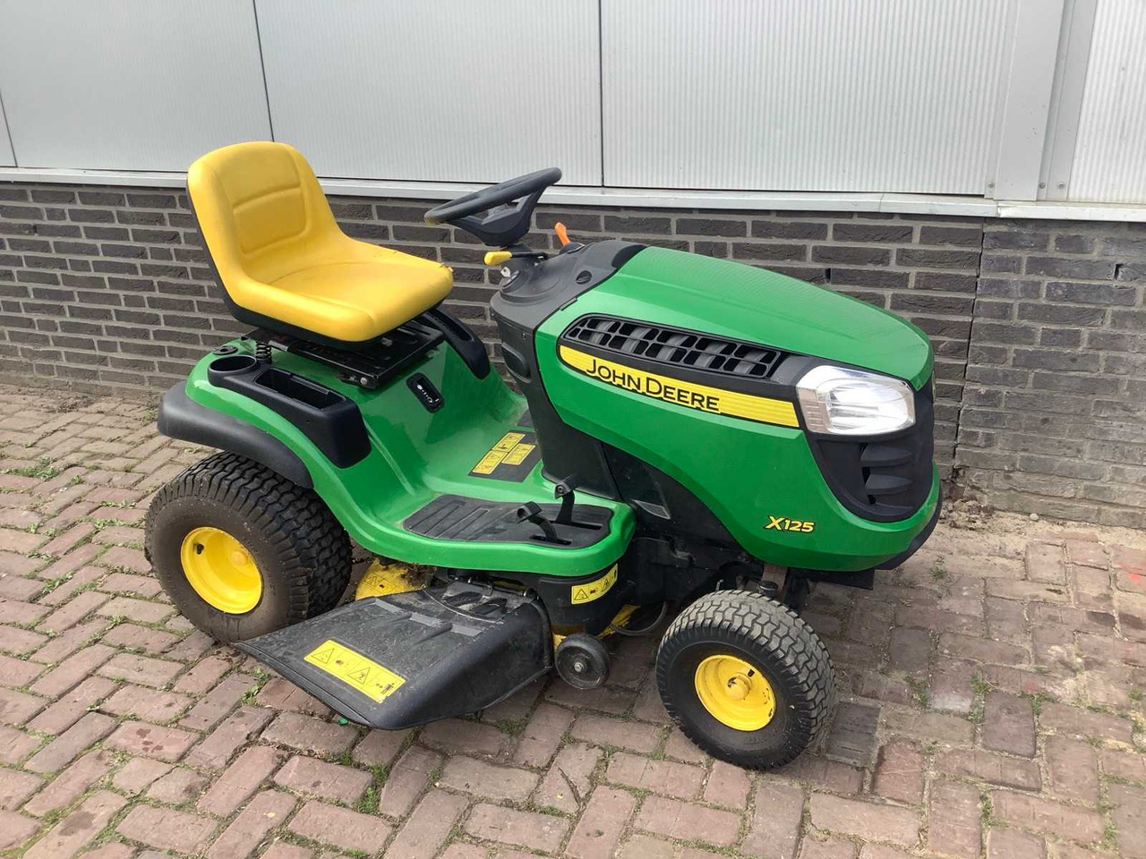 John Deere x125 - Газонокосилка: фото 2 John Deere x125 - Газонокосилка: фото 2