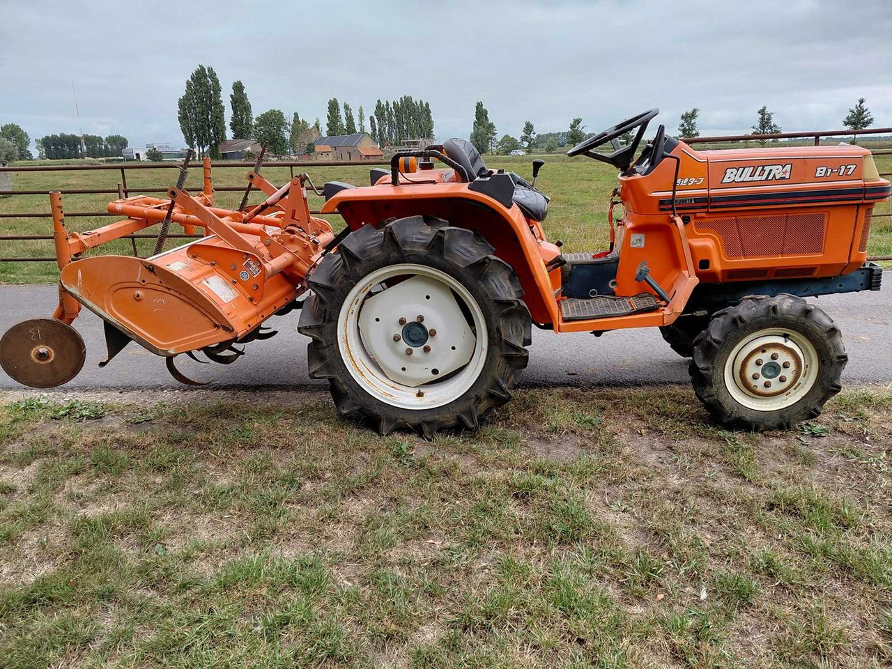 Kubota B17 - Минитрактор: фото 3 Kubota B17 - Минитрактор: фото 3