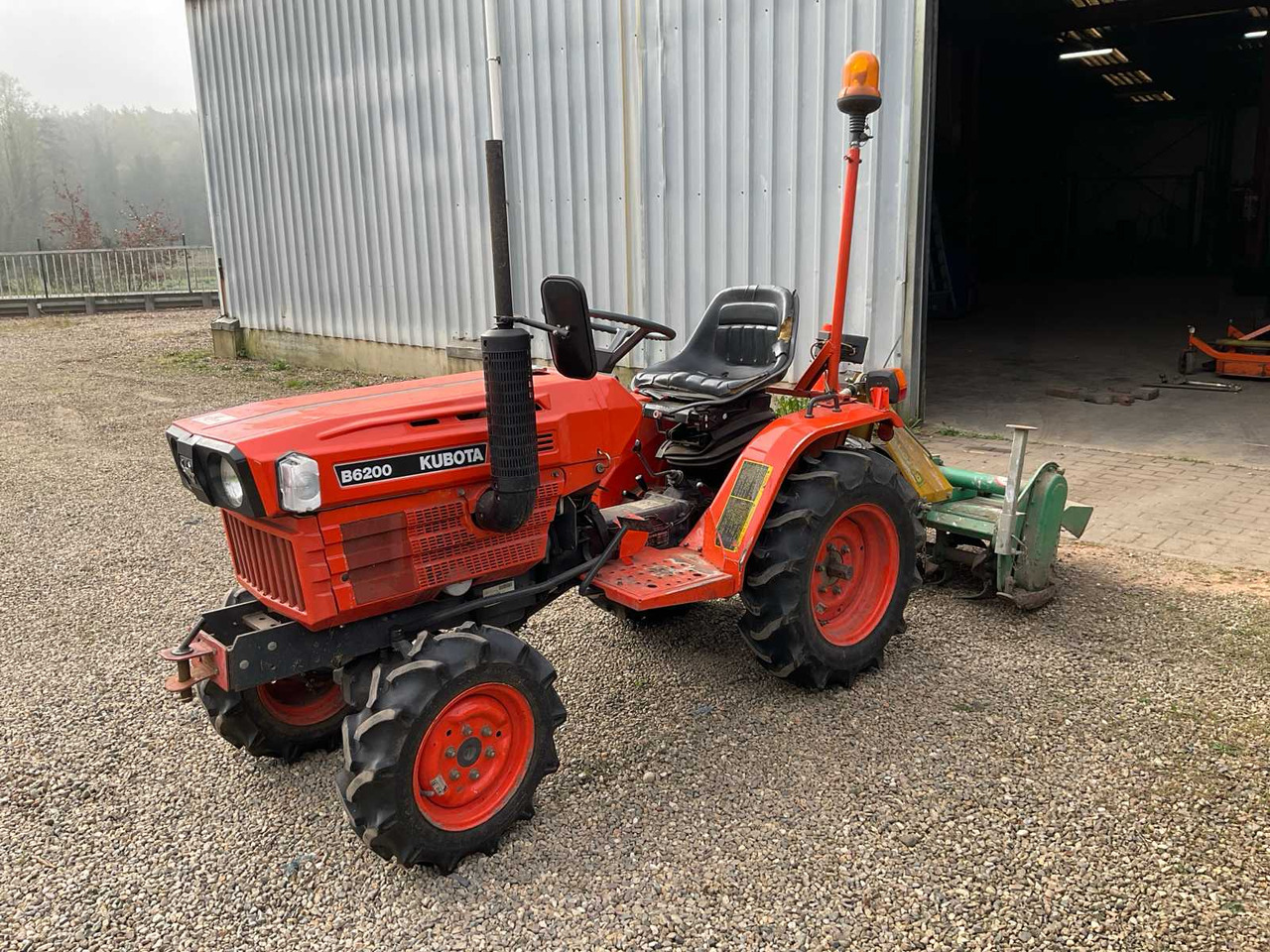 Kubota B6200 - Минитрактор: фото 1 Kubota B6200 - Минитрактор: фото 1