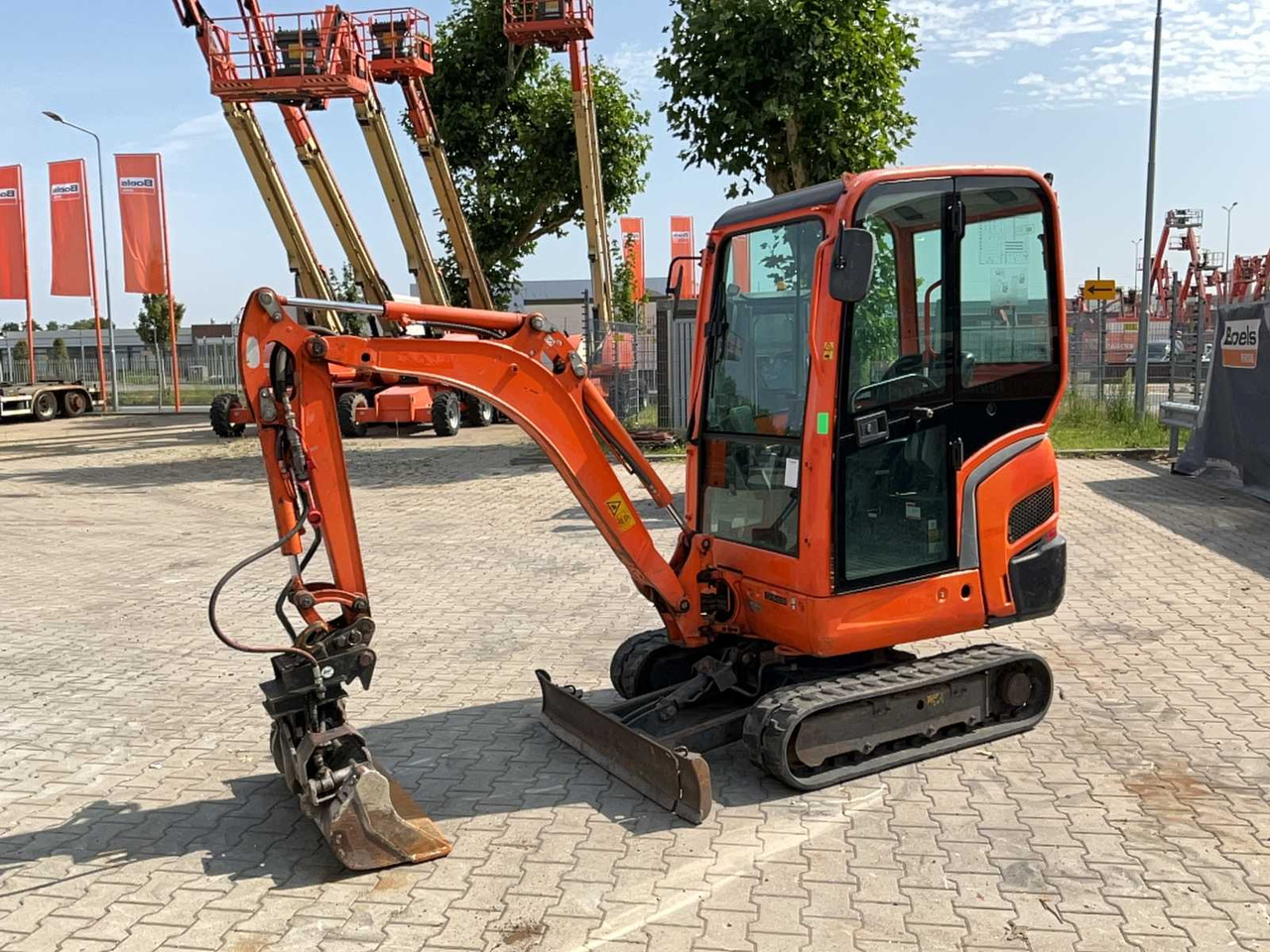 Kubota KX016-4 - Мини-экскаватор: фото 1 Kubota KX016-4 - Мини-экскаватор: фото 1