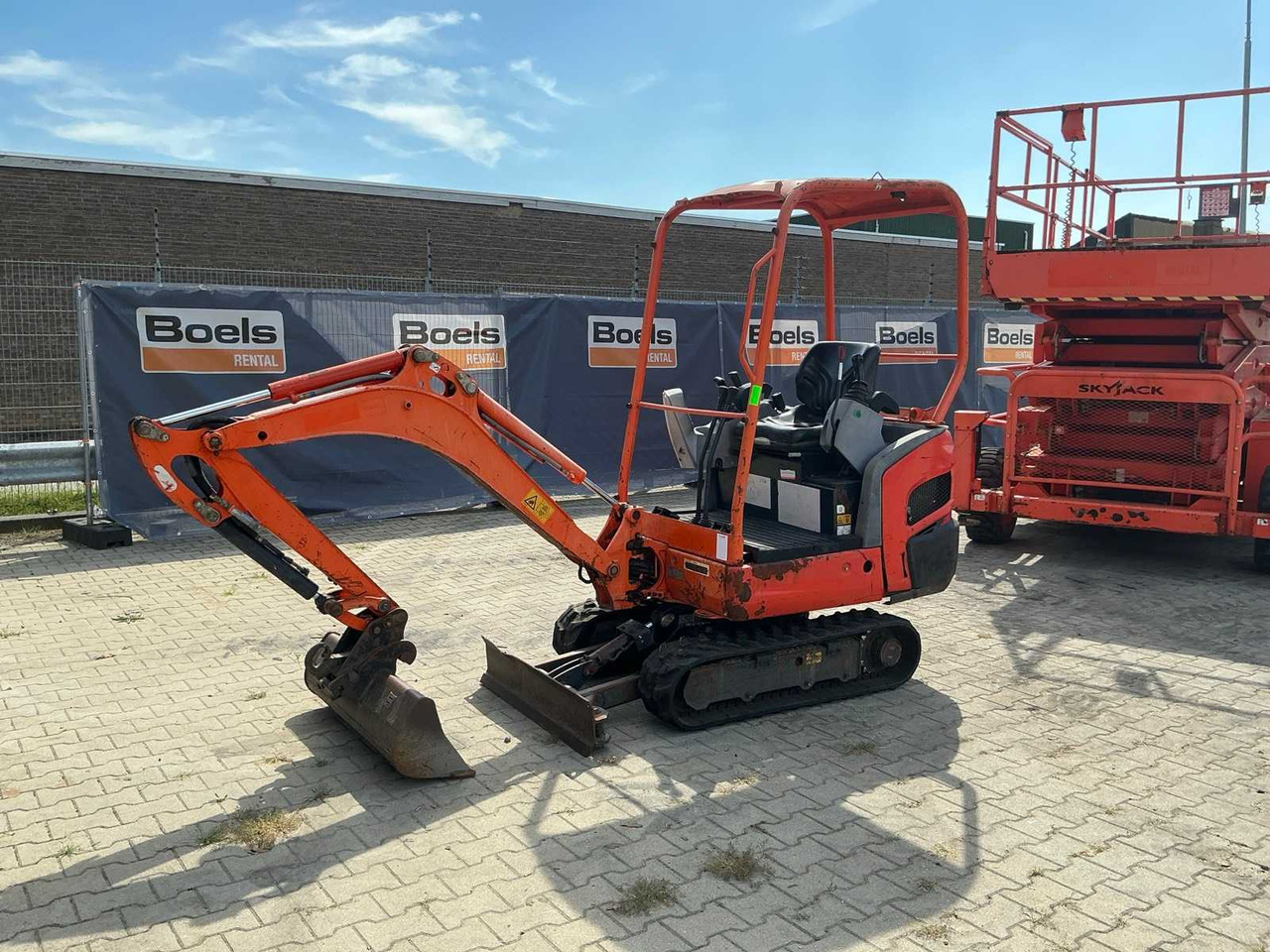 Kubota KX016-4HG - Мини-экскаватор: фото 1 Kubota KX016-4HG - Мини-экскаватор: фото 1
