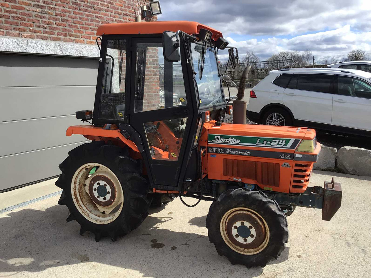 Kubota L1 24 - Трактор: фото 2 Kubota L1 24 - Трактор: фото 2