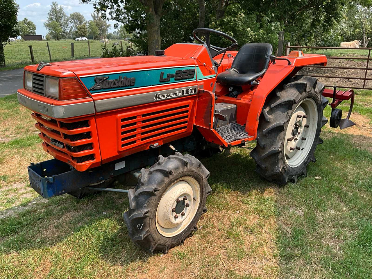 Kubota Sunshine L1-225 - Минитрактор: фото 1 Kubota Sunshine L1-225 - Минитрактор: фото 1