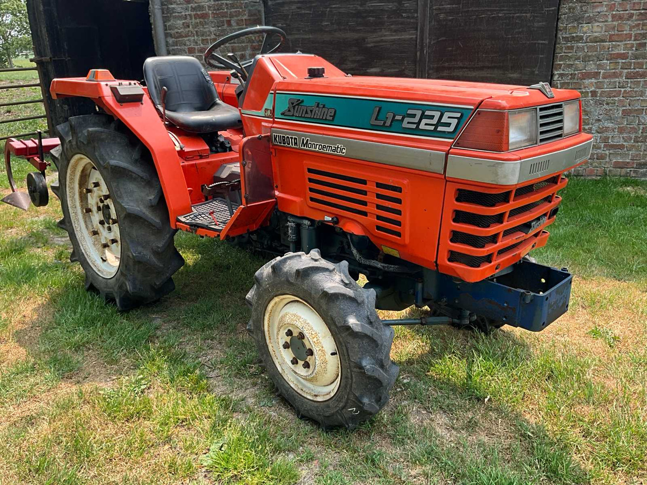 Kubota Sunshine L1-225 - Минитрактор: фото 3 Kubota Sunshine L1-225 - Минитрактор: фото 3