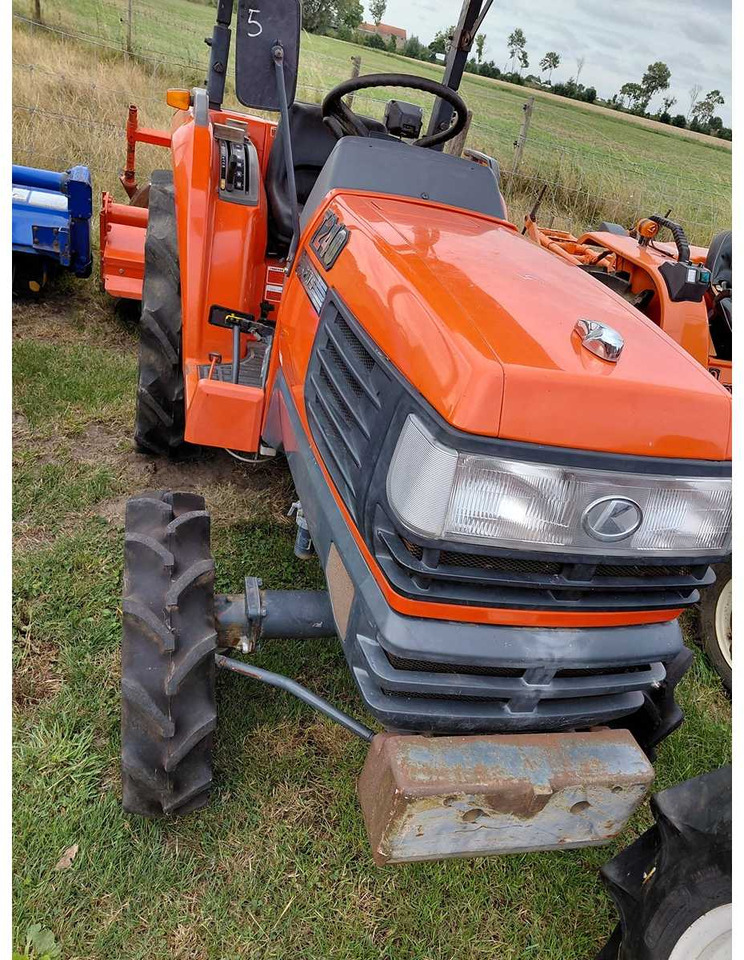 Kubota T240 - Минитрактор: фото 2 Kubota T240 - Минитрактор: фото 2