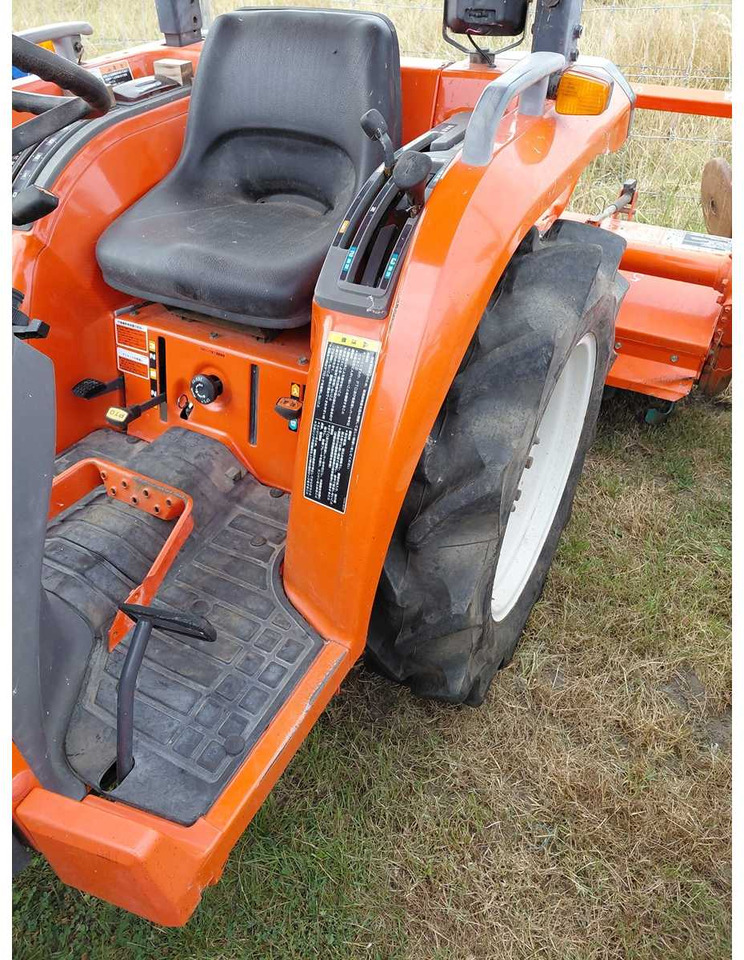 Kubota T240 - Минитрактор: фото 4 Kubota T240 - Минитрактор: фото 4