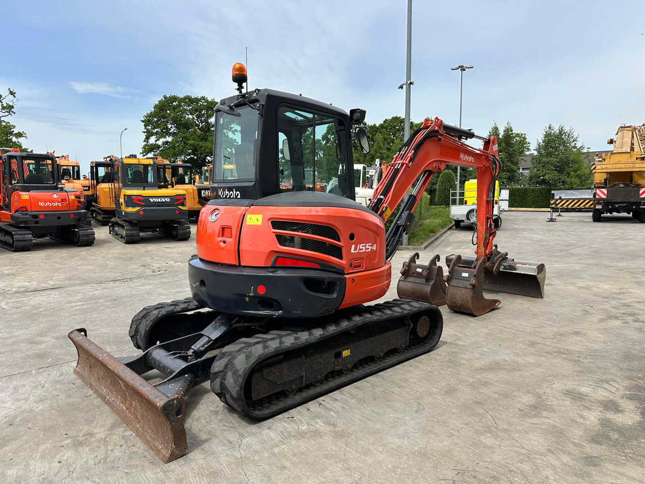 Kubota U55-4 - Гусеничный экскаватор: фото 4 Kubota U55-4 - Гусеничный экскаватор: фото 4
