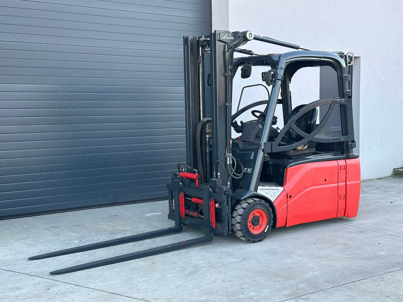 LINDE - E16L-01 - ELECTRIC FORKLIFT TRUCKS - 2012 - Вилочный погрузчик: фото 1 LINDE - E16L-01 - ELECTRIC FORKLIFT TRUCKS - 2012 - Вилочный погрузчик: фото 1