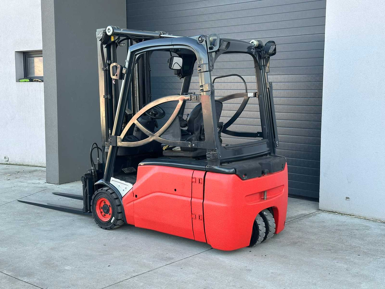 LINDE - E16L-01 - ELECTRIC FORKLIFT TRUCKS - 2012 - Вилочный погрузчик: фото 3 LINDE - E16L-01 - ELECTRIC FORKLIFT TRUCKS - 2012 - Вилочный погрузчик: фото 3